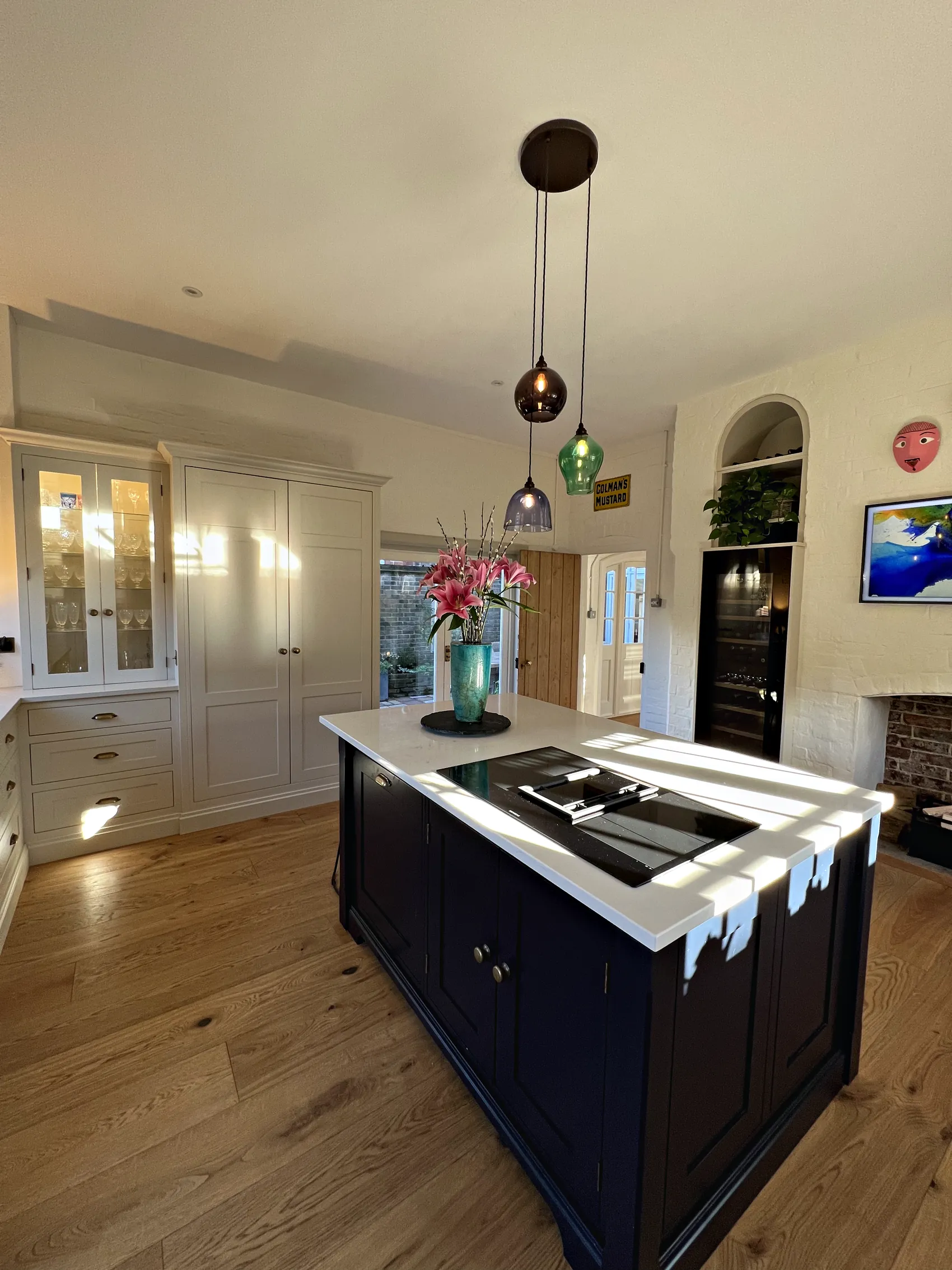 Plimsoll island with an induction hob looking towards the glazed cabinet