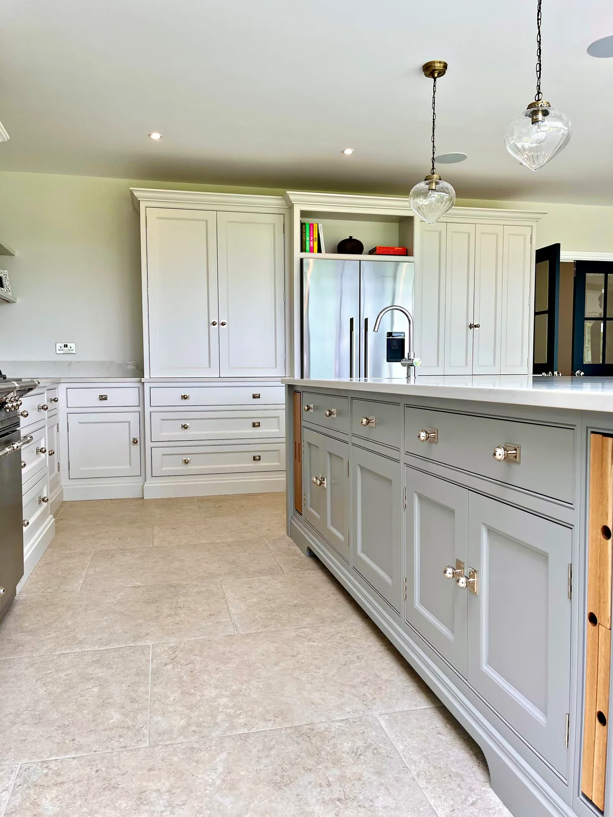 Worsted island with a Bianco Carrara quartz worktop